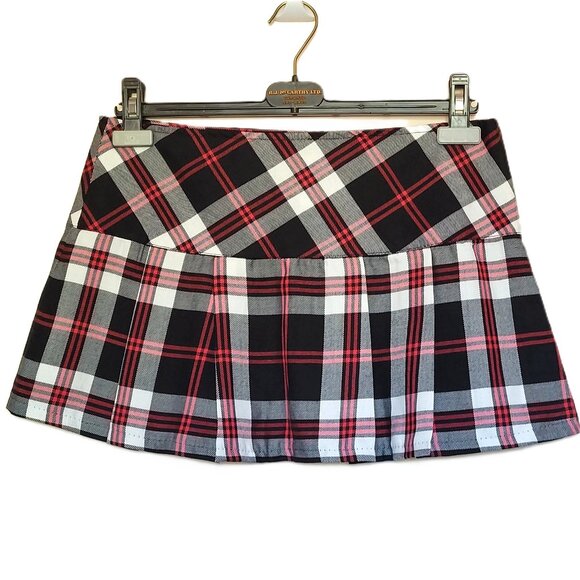 STREETWEAR SOCIETY Red/Black/White Pleated Plaid Mini Skirt Size Small NWOT - Picture 1 of 4